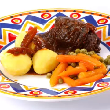 Ruladă de viţel cu sos de verdeţuri