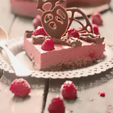 Reţete raw: Tort cioco zmeură fără foc