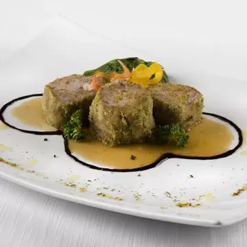 Carne de vită cu pere, prune şi pătrunjel