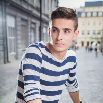 Andrei Leonte, “atacat” de o fană pe bicicletă