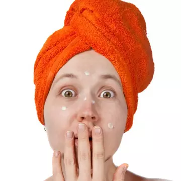 Psihologie: Acneea duce la suicid!