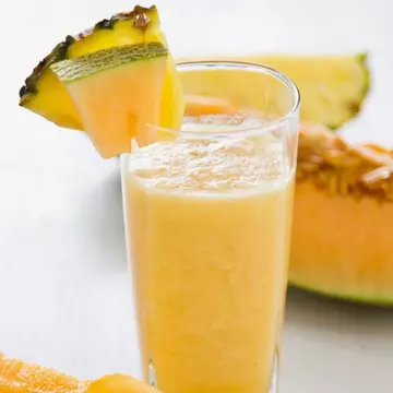 Reţete raw: Smoothie tropical cu ananas şi pepene galben