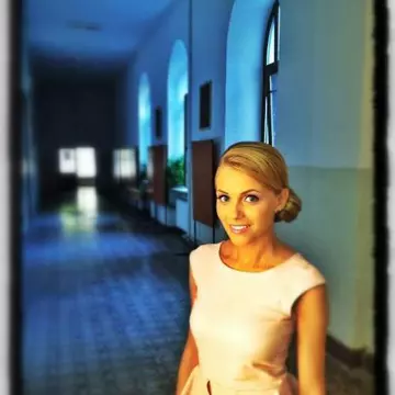 Uau! Andreea Ibacka, superbă în rochia nude cu peplum