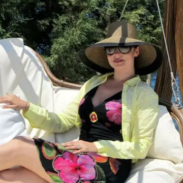 Foto: Andreea Marin Bănică, superbă în vacanţă. Uite ce elegantă e!