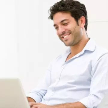 Facebook îţi distruge relaţia? Află ce să faci?