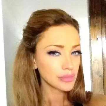 Bianca Drăguşanu are probleme cu un "fan": Cere bani si servicii în numele ei