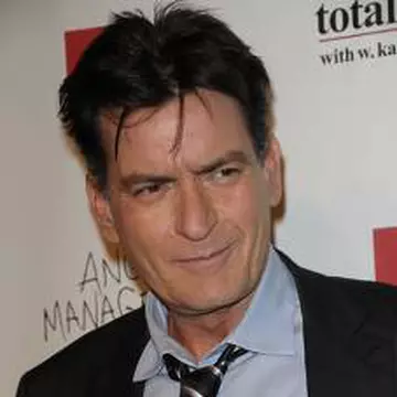 Charlie Sheen vede fantomele prietenilor lui 
