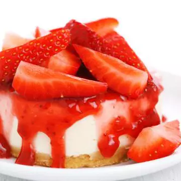 Reţete raw: Cheesecake de avocado cu căpşuni fără foc