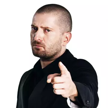Cheloo cântă cu Paraziţii şi band live în prima zi la B’ESTFEST