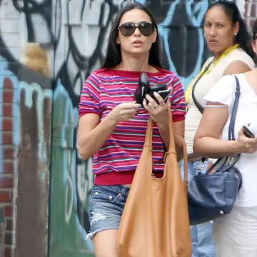 Ce bătrână pare Demi Moore nemachiată!