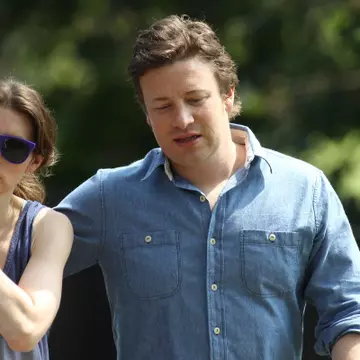 Soţia lui Jamie Oliver, foarte geloasă: "Îi verific e-mailurile"