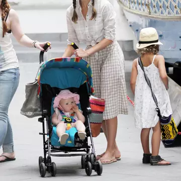 Codiţele împletite se poartă la orice vârstă. Ia exemplu de la Jessica Alba!