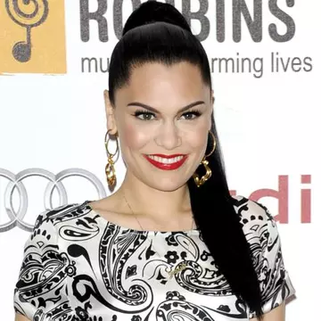 Poze: Îţi place salopeta lui Jessie J?