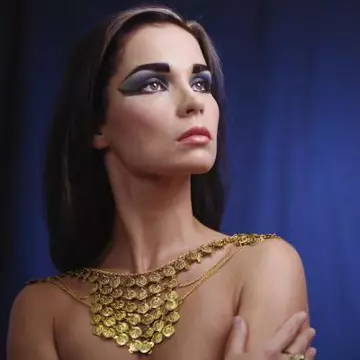 Scârbos: Iată cu ce se machiau femeile din antichitate 