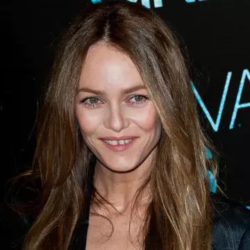 Îi prieşte despărţirea de Johnny Depp? Ce bine arată Vanessa Paradis!