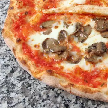 Pizza cu şuncă