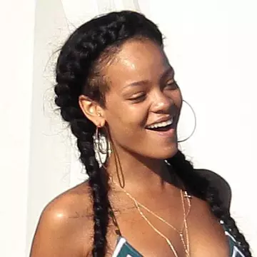 Poze: Rihanna în vacanţă. Vezi cum s-a distrat!