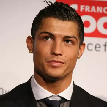 Uite ce mângâie Ronaldo. Scene erotice pe iaht | FOTO  