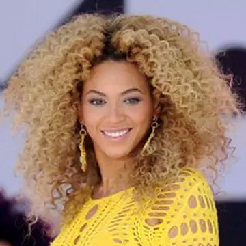 Hot trend ‘80: Coafuri cu volum maxim 