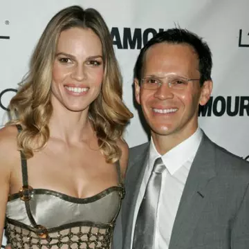 Hilary Swank este din nou singură