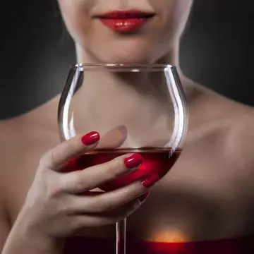 Dieta şi alcoolul. Vezi ce ai voie să bei şi ce nu!
