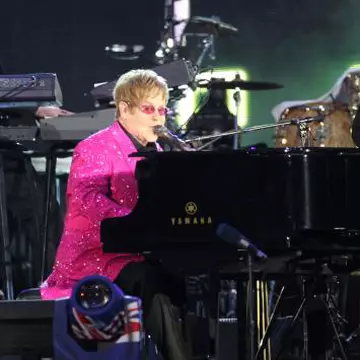 Basistul lui Elton John, găsit împuşcat