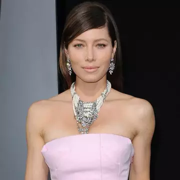Wow! Ce rochie frumoasă a purtat Jessica Biel!