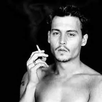 Vrea să-l umbrească pe David Beckham? Uite cât de bine e şi Johnny Depp!