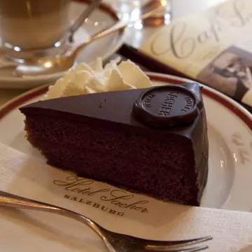 Prajitură cu glazură de cacao