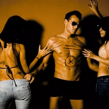 Sex: Eşti pregătită să accepţi a treia persoană în pat?