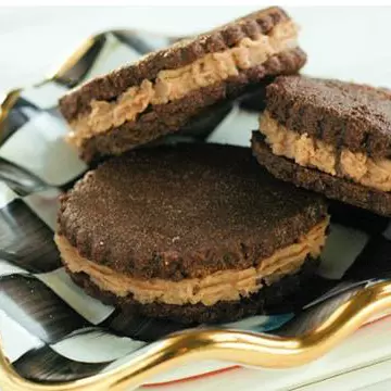 Reţete raw: Biscuiţi cu ciocolată şi cremă de nuci pecan fără foc