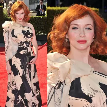 Christina Hendricks, fără decolteu. Îţi place rochia?