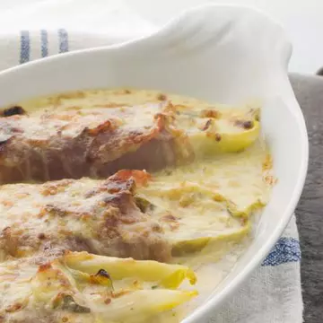 Cotlete de miel cu sos alb
