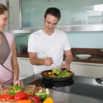 Dietă: Ce să mănânci ca să te şi hrăneşti