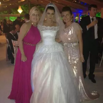 Superbă! Elena Băsescu, rochie de prinţesă în ziua nunţii