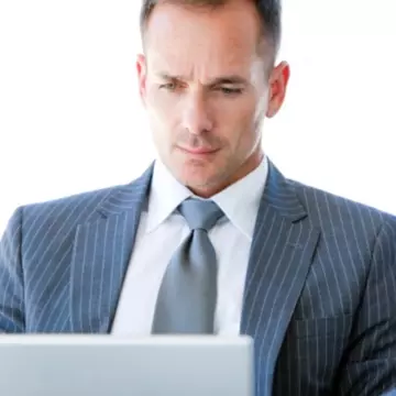 Relaţii: Facebook, motiv de despărţire?