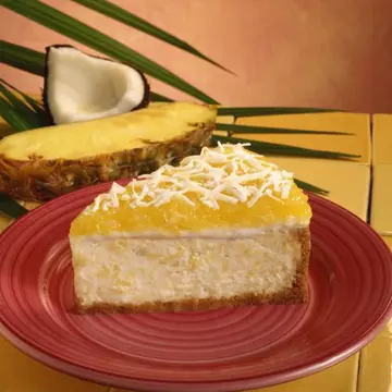 Reţete raw: Prăjitură hawaiană cu nucă de cocos şi ananas fără foc