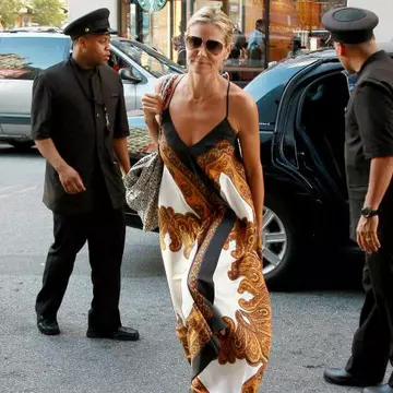 Wow! Ce sexy e Heidi Klum în rochia maxi
