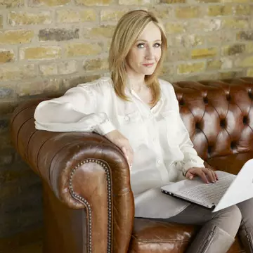 Secret de scriitoare. Cum a ajuns J.K. Rowling scriitoare multimilionară