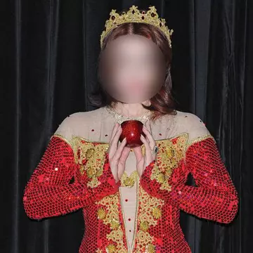 Ghiceşte vedeta: Cine o fi Regina cea Rea din Albă ca Zăpada?