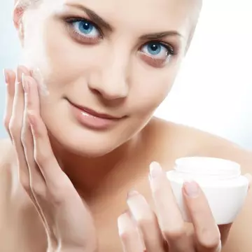 Ai grija de pielea ta! Foloseşte produse cu SPF indiferent de anotimp 