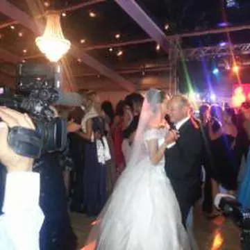 FOTOGRAFIA ASTA A FACUT DELICIUL NUNTII ANULUI! Vezi cu cine dansează EBA!  
