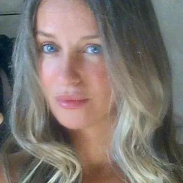 Poze: Cum arată Tania Budi nemachiată la 44 de ani