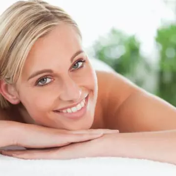 Cosmetică: Învaţă să-ţi îngrijeşti corect tenul mixt!