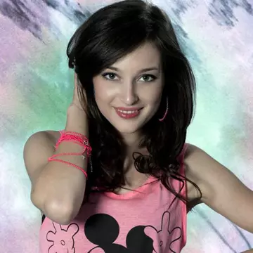 Georgiana Moraru, fosta solista HI-Q, se lansează în cariera solo