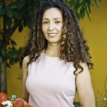 „Rețete Vegane Fără Foc” de Ligia Pop, primul volum dedicat alimentației raw vegane din România 