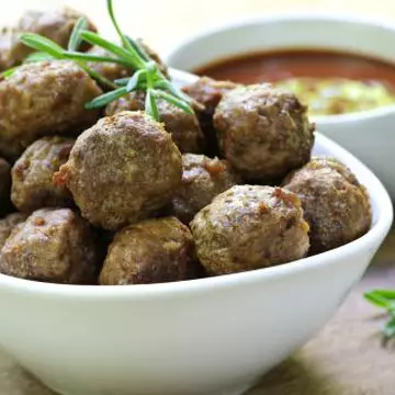 REŢETE: Chifteluţe coapte