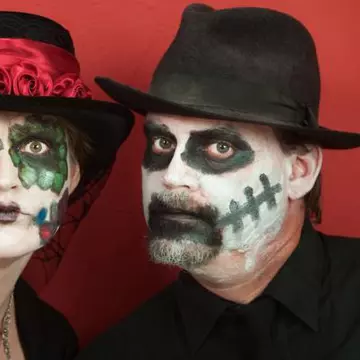 Inedit: Costume ciudate purtate de cupluri de Halloween. Uite cât de nebuni sunt unii oameni!