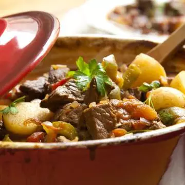 REŢETE: Gulaş unguresc cu paprika