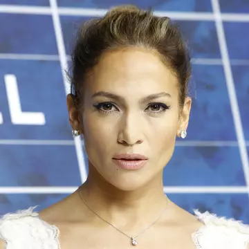 N-o să-ţi vină să crezi de ce designer român s-a îndrăgostit Jennifer Lopez!